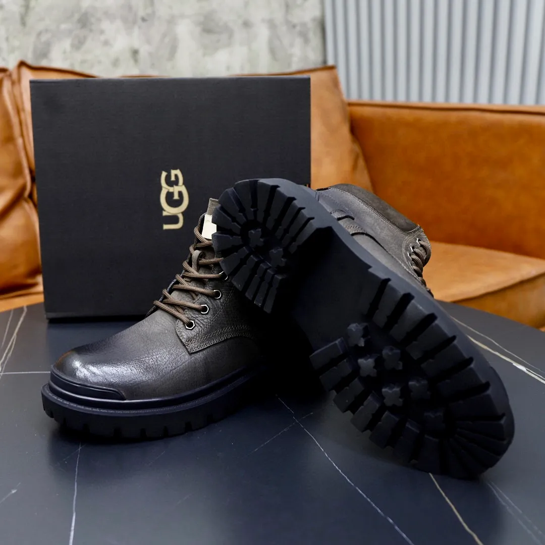 Ex-factory price: 640💰Thick wool imported from Australia Brand: UGG genuine purchasing agent Size: 38-44 Grade: Official website 1:1 Material: First layer of genuine leather waterproof and antifreeze upper Real wool lining Original non-slip soft wear-resistant outsole Style category: Men's casual shoes Trendy style Comfortable on the feet Color: Official website color synchronization